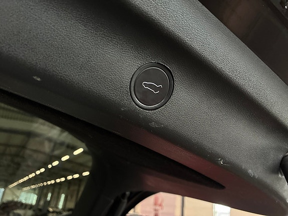 Tesla Model Y 17 of 23