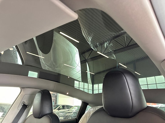 Tesla Model Y 19 of 23