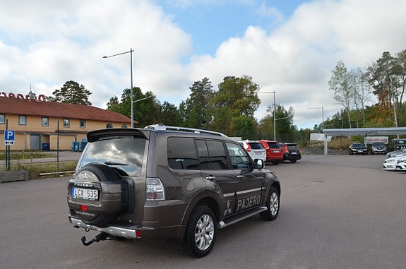 Mitsubishi Pajero 6 of 20