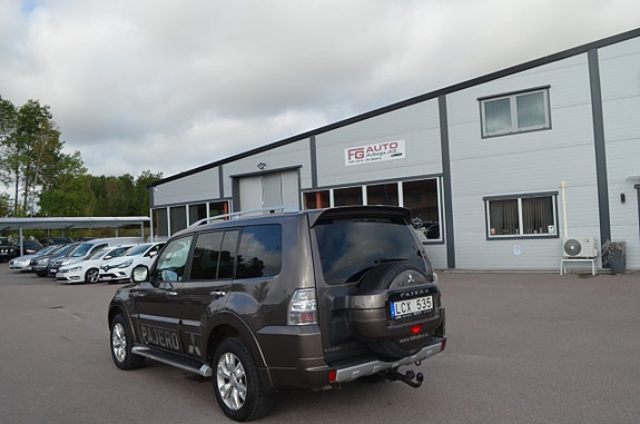 Mitsubishi Pajero 4 of 20
