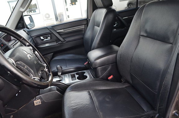 Mitsubishi Pajero 13 of 20
