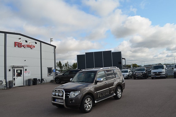 Mitsubishi Pajero 2 of 20