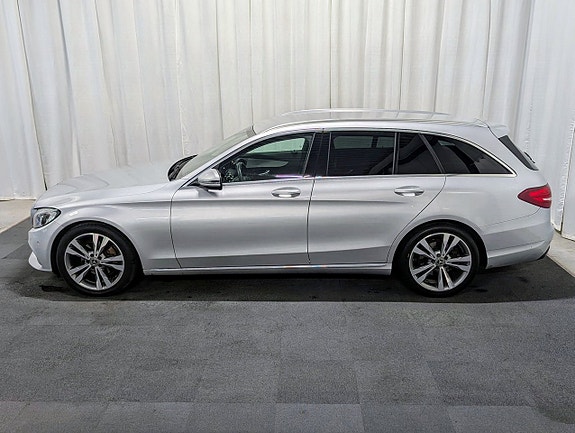 Mercedes-Benz C220 d 2 of 15