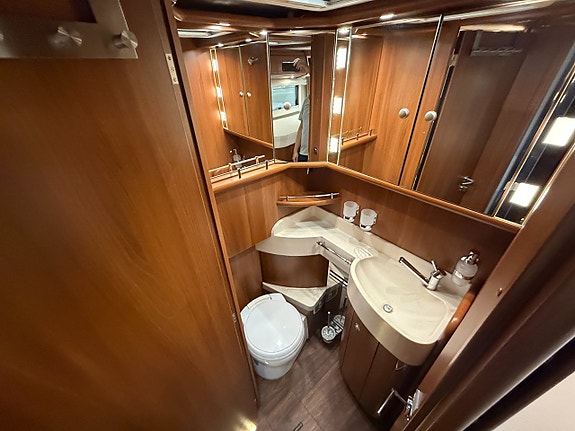Carthago Chic e-line I 50 LE Yachting *Solcell*Automat*Långbädd* 13 of 23