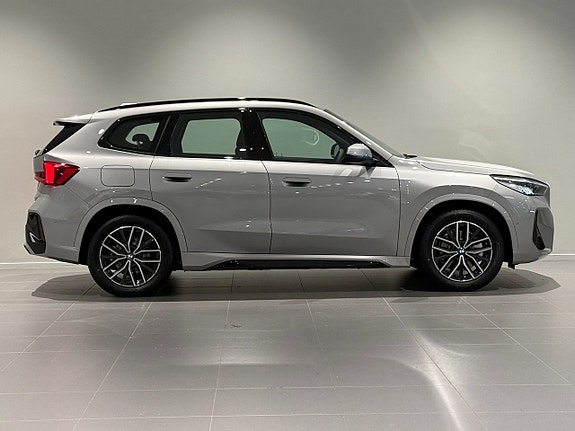 BMW iX1 3 of 19