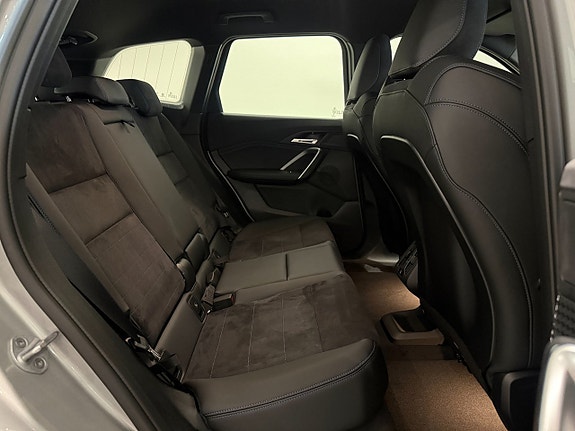 BMW iX1 7 of 19