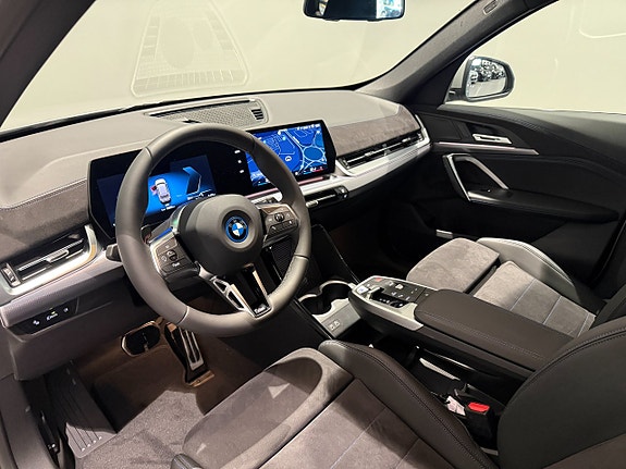 BMW iX1 12 of 19