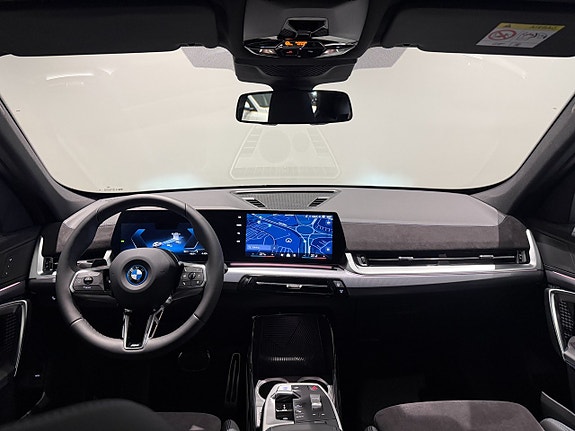 BMW iX1 13 of 19