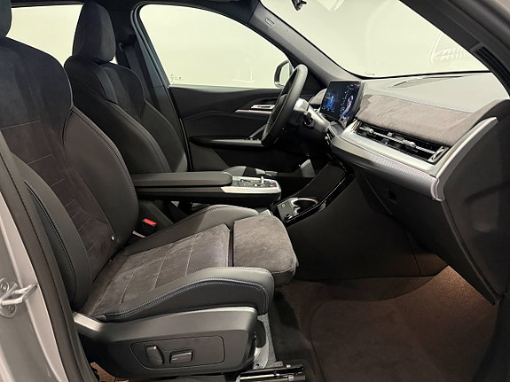 BMW iX1 8 of 19