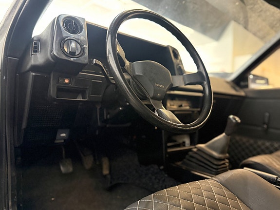Toyota Corolla 6 of 10