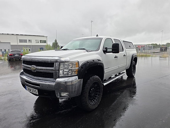 Chevrolet Silverado 2500 2 of 11