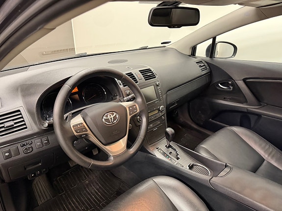 Toyota Avensis 4 of 13