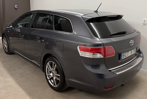 Toyota Avensis 3 of 13