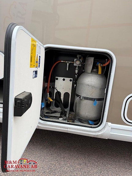 Dethleffs XL-I 7850 Premium / Hydrauliska stödben / AC / solcell / Inverter 20 of 27