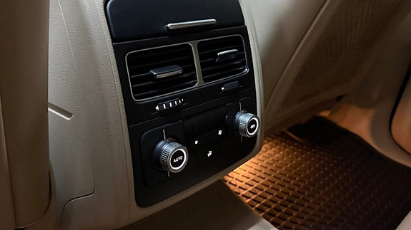 Volkswagen Touareg 9 of 27