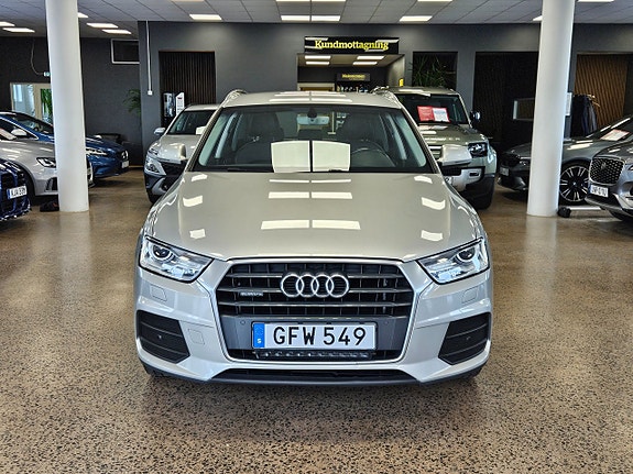 Audi Q3 2 of 20