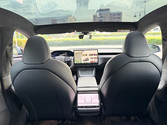 Tesla Model S 8 of 9