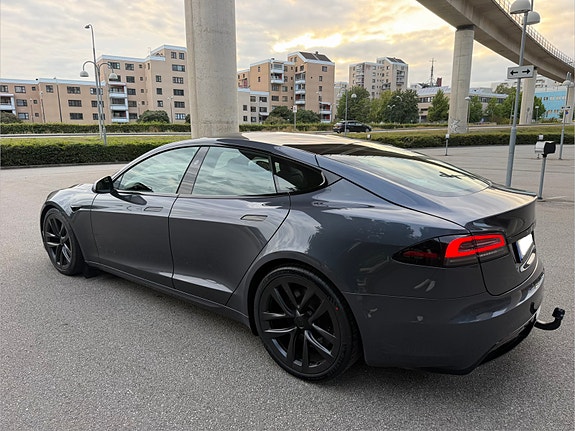 Tesla Model S 3 of 9