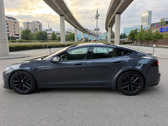 Tesla Model S 2 of 9