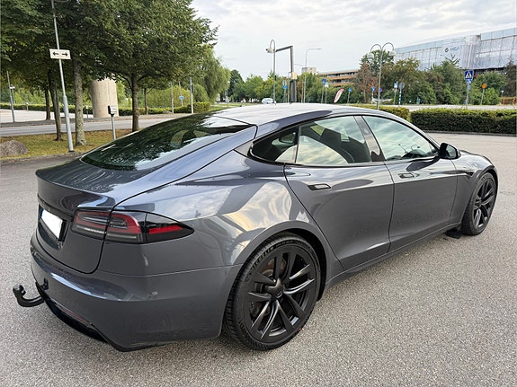Tesla Model S 4 of 9