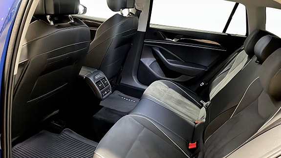 Volkswagen Passat 11 of 13