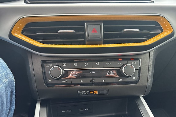 Seat Arona 16 of 18