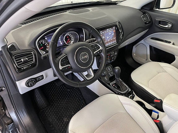 Jeep Compass 11 of 27