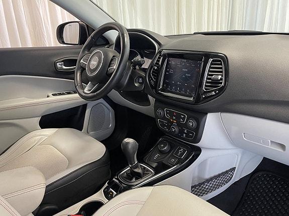 Jeep Compass 14 of 27