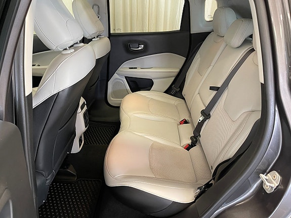 Jeep Compass 15 of 27