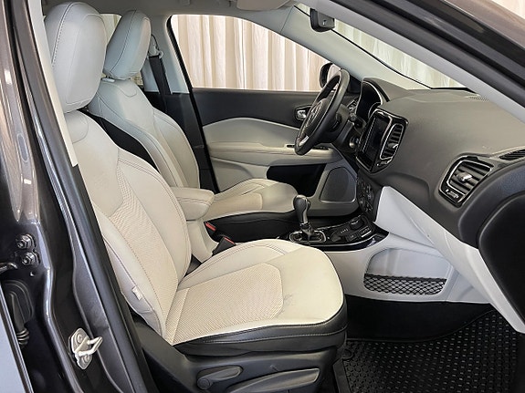 Jeep Compass 13 of 27