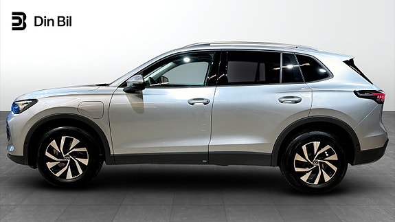 Volkswagen Tiguan 3 of 22