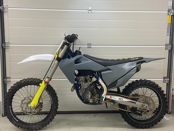 Husqvarna FC250 2 of 5