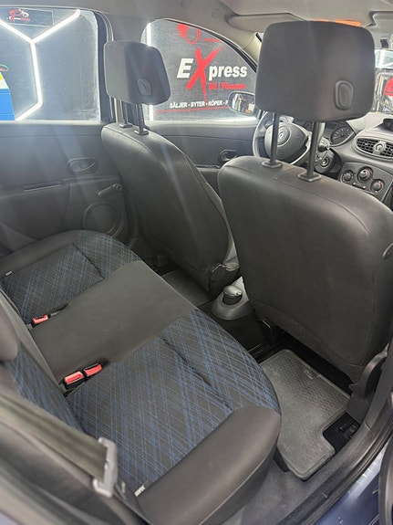 Renault Clio 9 of 11