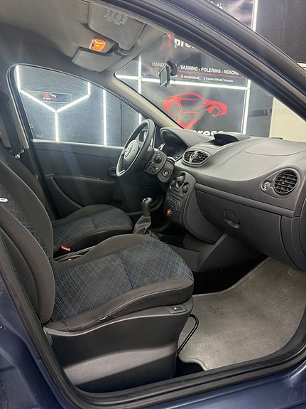 Renault Clio 8 of 11