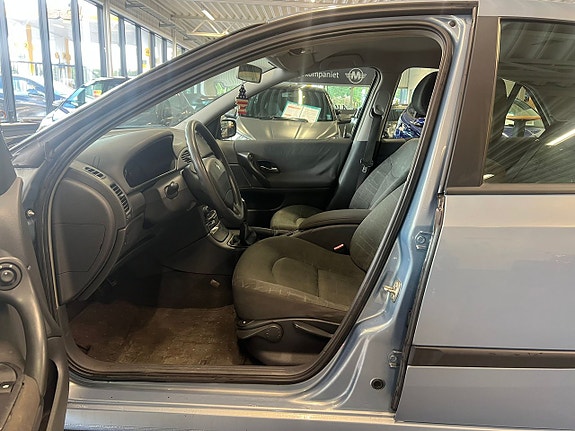 Renault Laguna 9 of 16