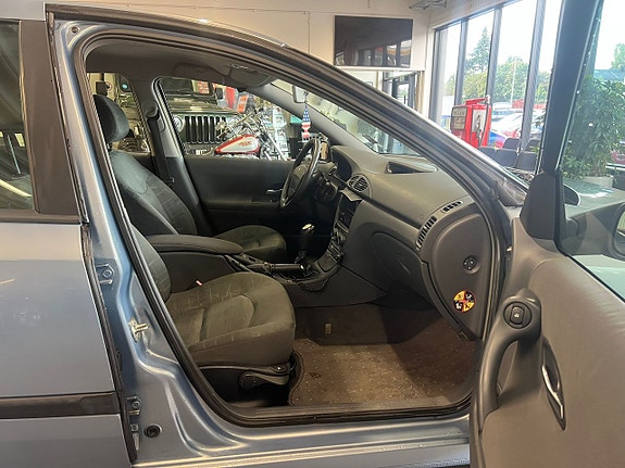 Renault Laguna 11 of 16