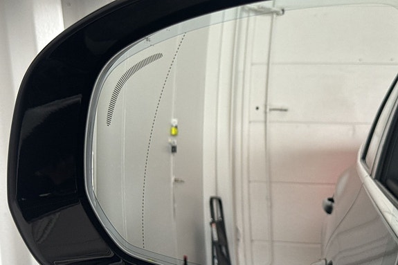 Volvo XC60 16 of 30