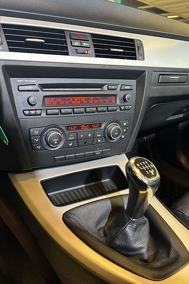 BMW 320d 16 of 24
