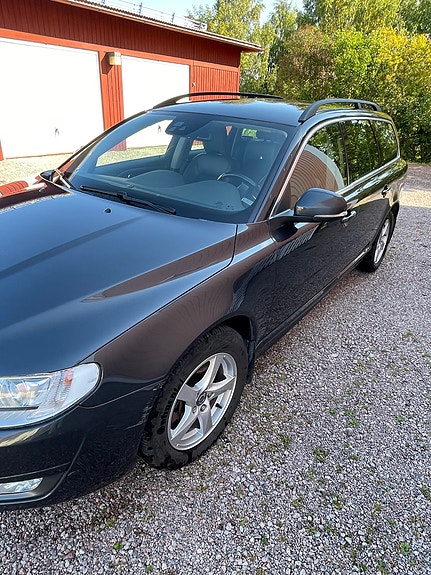 Volvo V70 3 of 10