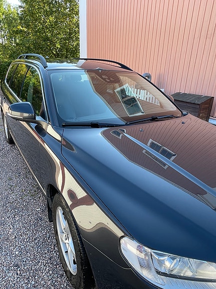 Volvo V70 2 of 10