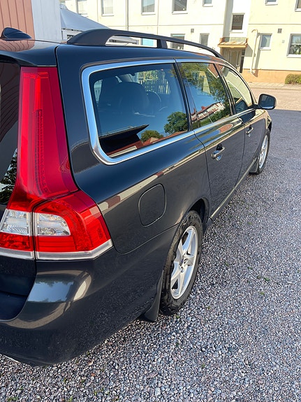 Volvo V70 4 of 10