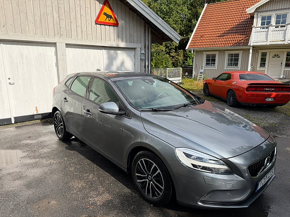 Volvo V40 3 of 6