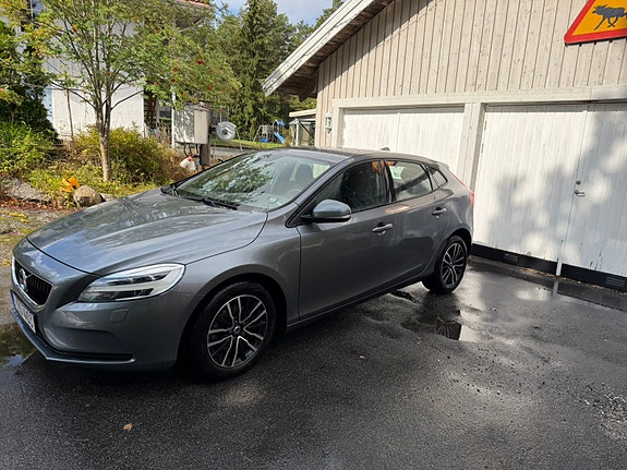 Volvo V40 2 of 6