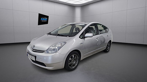 Toyota Prius 3 of 9