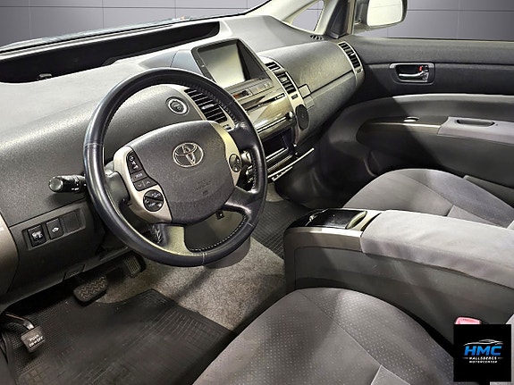 Toyota Prius 7 of 9