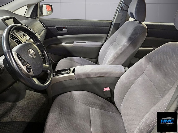 Toyota Prius 8 of 9
