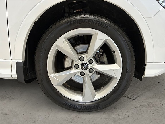 Audi Q3 6 of 16