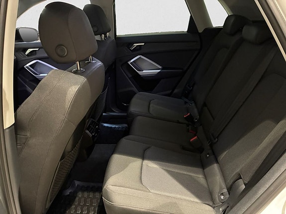 Audi Q3 14 of 16