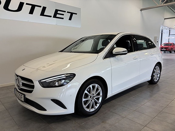 Mercedes-Benz B180 2 of 19