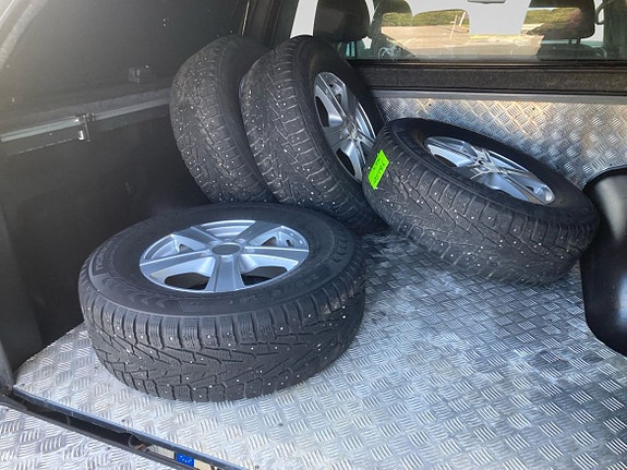 Volkswagen Amarok 12 of 13